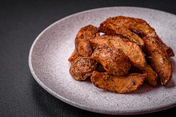 Delicious crispy potato wedges with garlic, salt, spices and herbs