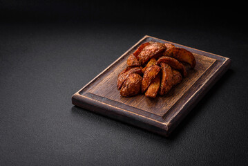 Delicious crispy potato wedges with garlic, salt, spices and herbs