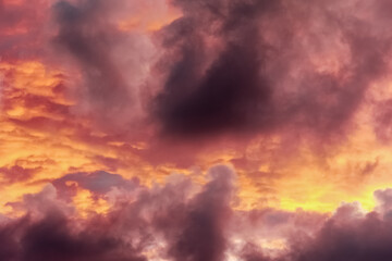 Fototapeta na wymiar an extraordinary mesmerizing view of the gloomy fiery sky at dawn