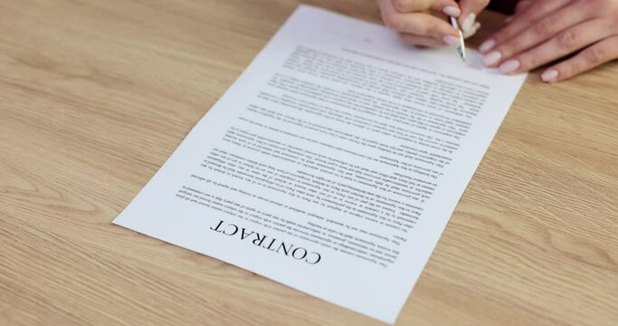 Woman changes mind about signing contract refusing to sign