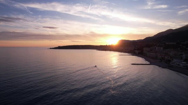 bateau sur la côte d'azur - Sud France au sunset