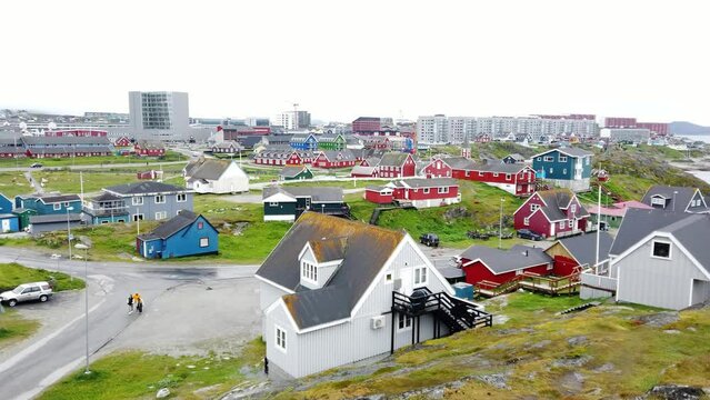 Vue panoramique sur Nuuk, capitale du Groenland