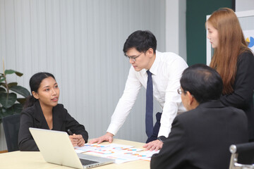 Obraz premium Business People, Successful business professionals. Diverse team celebrating business success at meeting.