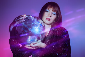 Naklejka premium stunning disco girl