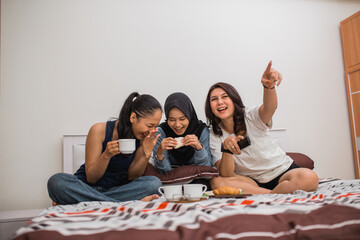 laughing with friends at breakfast and watching TV sitting on the bed in the bedroom