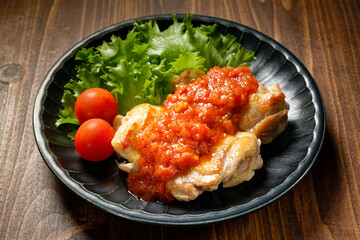 チキンソテーのトマトソースがけ
