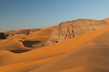 Fototapeta na wymiar View on Dunes of Moul n Aga, Tadrart Rouge rocky mountain range in Tassili n Ajjer National Park. Sahara desert, Algeria, Africa.