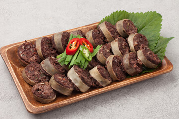  Food made by mixing meat, tofu, eggs, etc. in blood and putting them in the intestines of domestic...