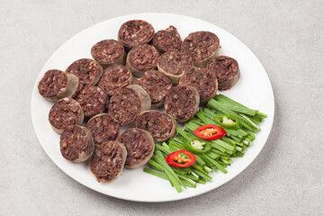  Food made by mixing meat, tofu, eggs, etc. in blood and putting them in the intestines of domestic animals and steaming or boiling them.
