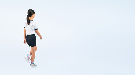 歩く体操服を着た女の子の後ろ姿（切り抜き背景透過PNGも販売しております。作成者リンクから「PNG」で検索してください）