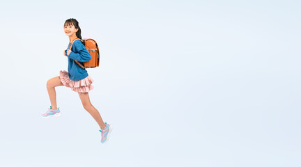 ランドセルを背負ってジャンプする女子小学生（切り抜き背景透過PNGも販売しております。作成者リンクから「PNG」で検索してください）