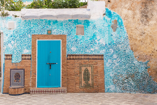 Moroccan doorway architecture at Asilah village, Africa