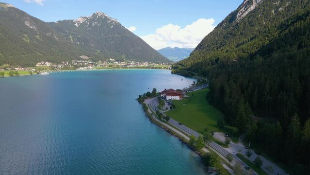 See mit Berge (Achensee in Tirol) Drohnenflug