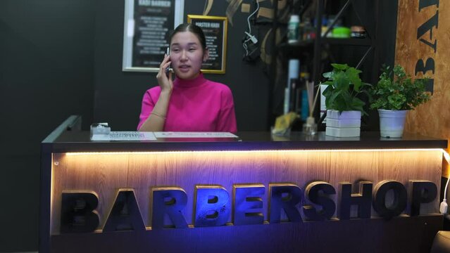 The barbershop administrator receives the call from the respondent and records it in the schedule for visiting at a convenient time for him