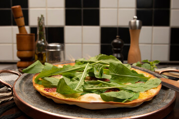 Brazilian pizza with sun-dried tomatoes, arugula and mozzarella