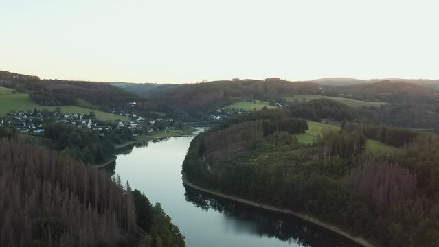 Parallax Drohnenflug am See