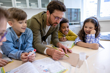 Pupils doing science with teacher in classroom.