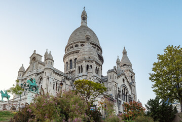 Fototapeta na wymiar Basilica of Sacre Coeur de Montmartre, Paris, France. Roman Catholic church Sacred Heart. Famous landmark. Popular travel destination