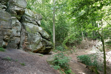 Felsen am Wanderweg Kirkeler Felsenpfad
