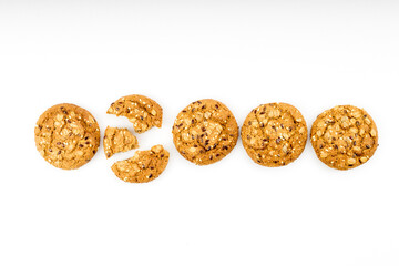 five round cookies are collected in a row, the second cookie is broken