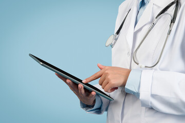 Female healthcare professional using a tablet, tech in medicine