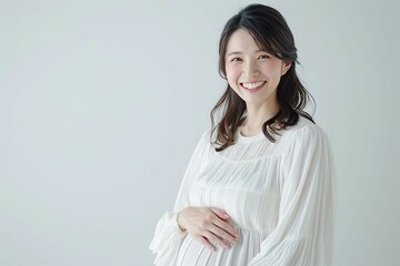 白いドレスを着た日本人女性のマタニティフォト（妊娠・出産・記念）  - obrazy, fototapety, plakaty