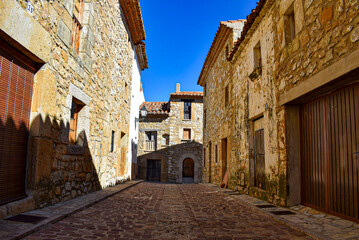 Fototapeta na wymiar calle de pueblo medieval