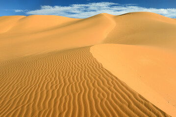 Fototapeta na wymiar DESERT LANDSCAPE, SAND DUNES SAND PATTERNS IN THE SAHARA DESERT AROUND DJANET OASIS IN ALGERIA