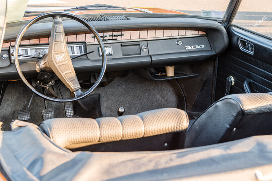 Int&eacute;rieur d'une Peugeot 304 cabriolet
