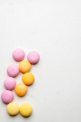 Obraz premium Close up a Few Gum Balls Isolated color Blue, Green, Yellow, on a White Background