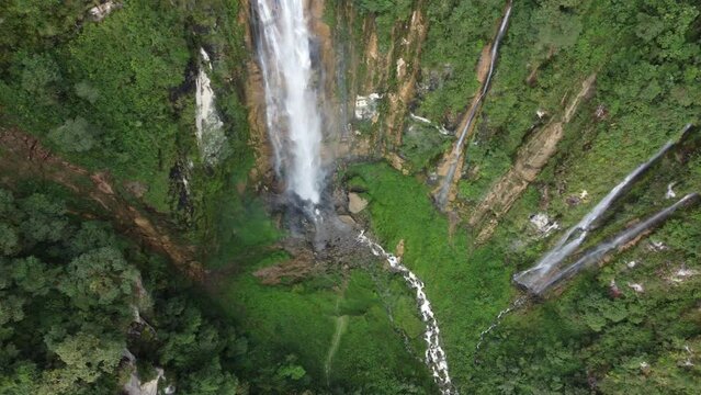 YUMBILLA FALLS, FIRSTA FALL, PRIMERA CAIDA DE YUMBILLA CASCADA