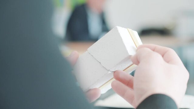 New build strategy shown with elastic rubber and gypsum plasterboard in classroom.