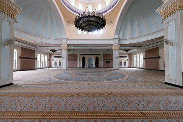 Obraz premium Al-Serkal Mosque. Prayer room view with carpet. Phnom Penh. Cambodia.