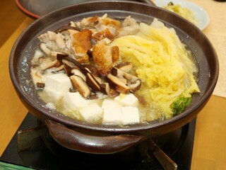 焼いた鶏もも肉を使った鍋料理