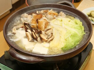 焼いた鶏もも肉を使った鍋料理