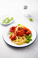 Spaghetti with shrimps and spicy sauce