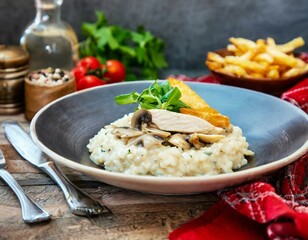 Risotto with fresh cream, salted chicken, rehydrated chips and mushrooms