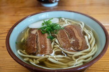 日本の沖縄県の個性的でとても美味しい料理