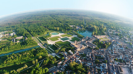 Fontainebleau, sa ville, son château et sa forêt. 
