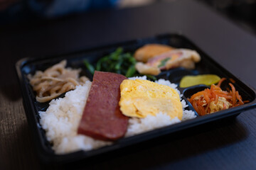 日本の沖縄県の個性的でとても美味しい料理