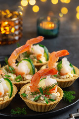 Mini tartlets with shrimps