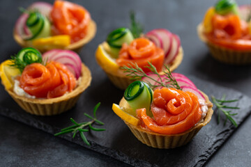 Mini tartlets with smoked salmon