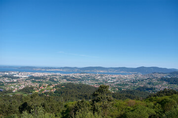 Fototapeta na wymiar Panorámica de la ciudad de Vigo vista desde los montes de Beade 
