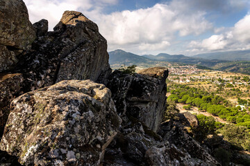 Sierra de Gredos tras Cadalso de los Vidrios.