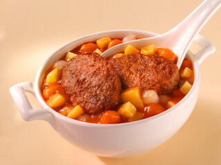 Frikadellentopf, Fleisch, eintopf, Mais, Suppenkelle, gebraten, Gemüse,