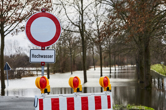 Warnschilder &Uuml;berschemmungsgebiet Hochwasser 2023/2024 - Im Nahtfeld, Lippststadt, Kreis Soest 