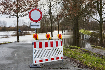 Warnschilder Überschemmungsgebiet