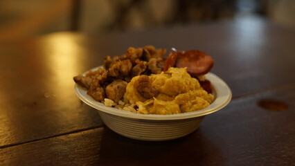 pratinho, creme de galinha, vatapá, calabresa, comida tipica