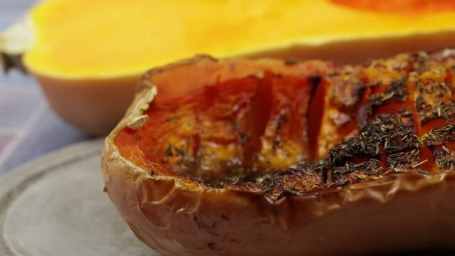 butternut cuite au four, en gros plan