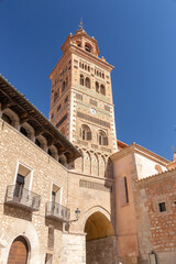 Fototapeta na wymiar Una visita turística a la ciudad de Teruel descubriendo sus encantos